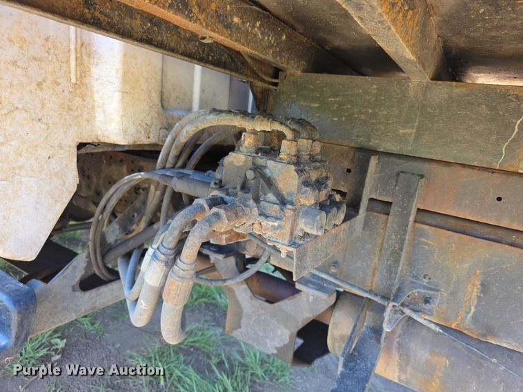image for item FI0970 2006 GMC C5500 dump truck