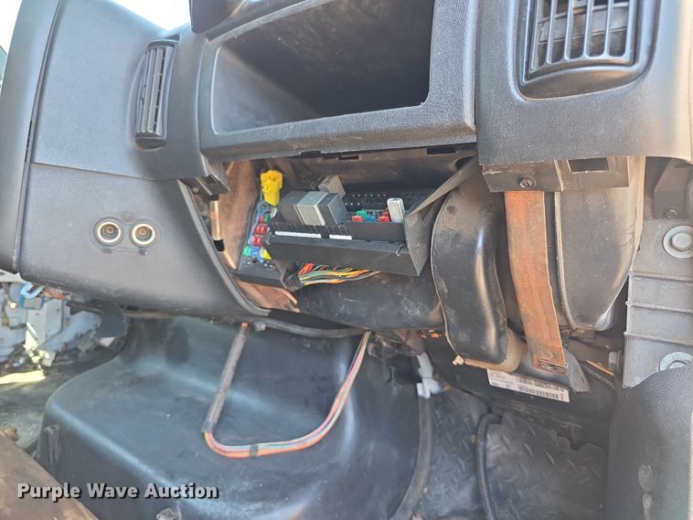 image for item FI0970 2006 GMC C5500 dump truck