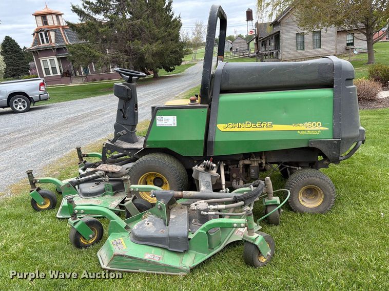 image for item FK0149 2004 John Deere Turbo 1609 ZTR lawn mower