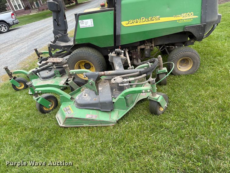 image for item FK0149 2004 John Deere Turbo 1609 ZTR lawn mower