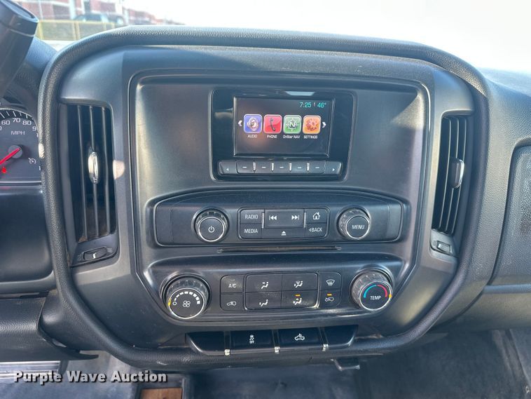 image for item FM7524 2015 Chevrolet Silverado 1500 Crew Cab pickup truck