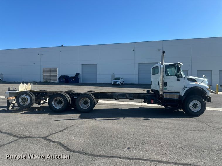 image for item FM7525 2008 International 7600 truck cab and chassis