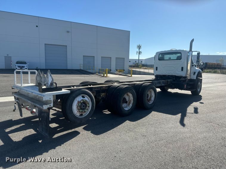 image for item FM7525 2008 International 7600 truck cab and chassis