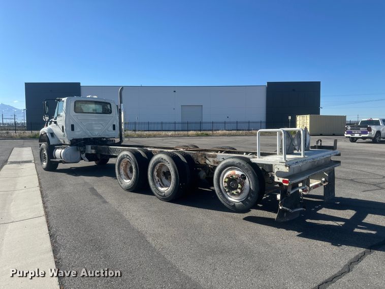 image for item FM7525 2008 International 7600 truck cab and chassis