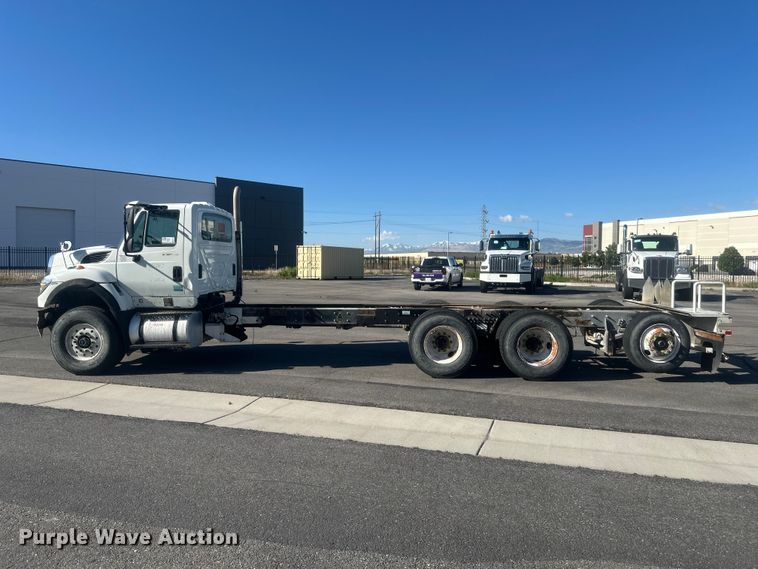 image for item FM7525 2008 International 7600 truck cab and chassis