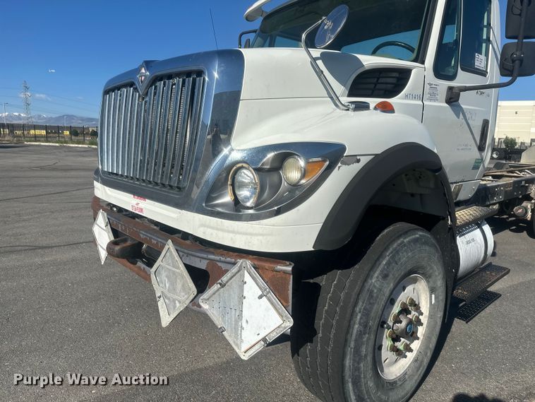 image for item FM7525 2008 International 7600 truck cab and chassis