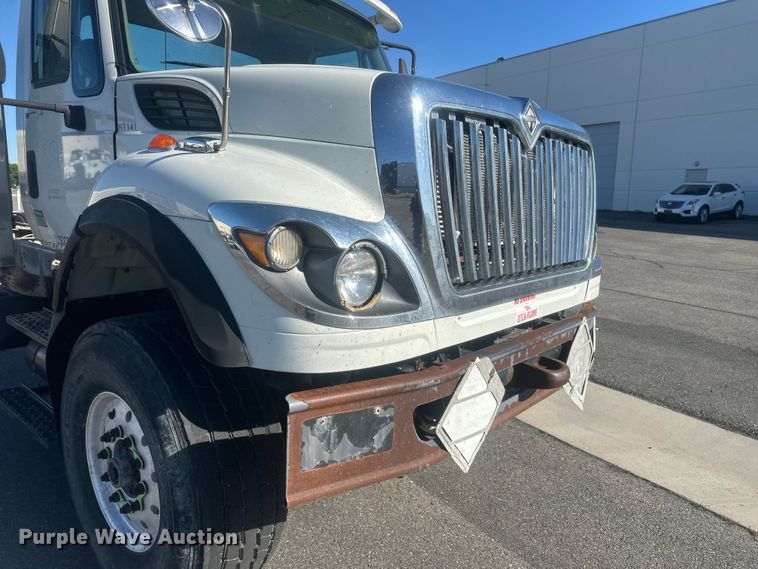image for item FM7525 2008 International 7600 truck cab and chassis