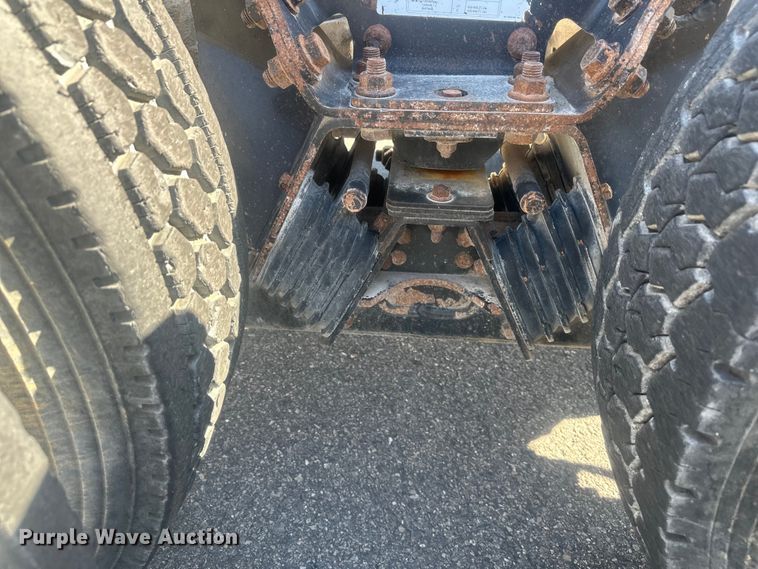 image for item FM7525 2008 International 7600 truck cab and chassis