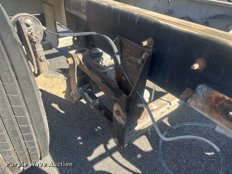 image for item FM7525 2008 International 7600 truck cab and chassis