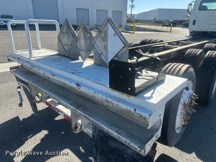 image for item FM7525 2008 International 7600 truck cab and chassis