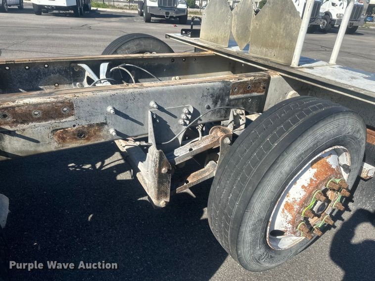 image for item FM7525 2008 International 7600 truck cab and chassis