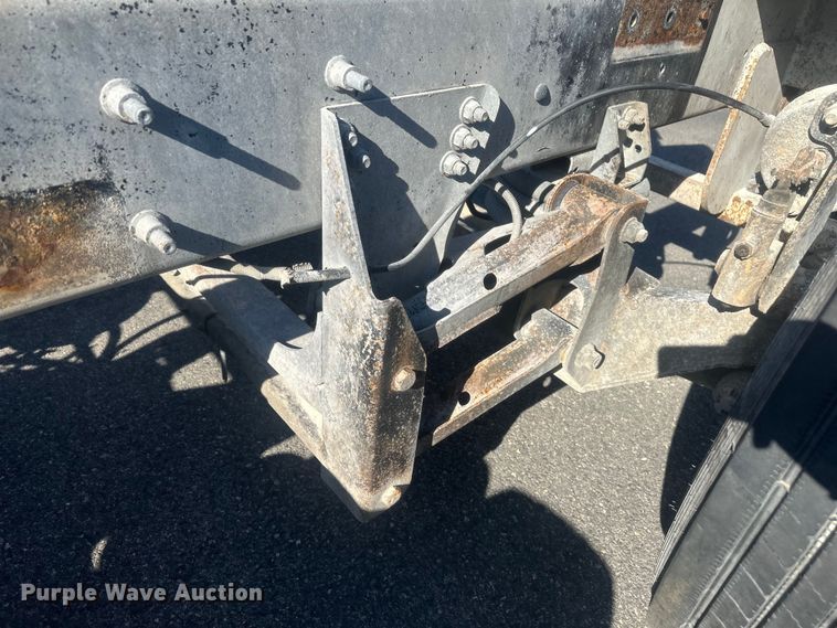 image for item FM7525 2008 International 7600 truck cab and chassis