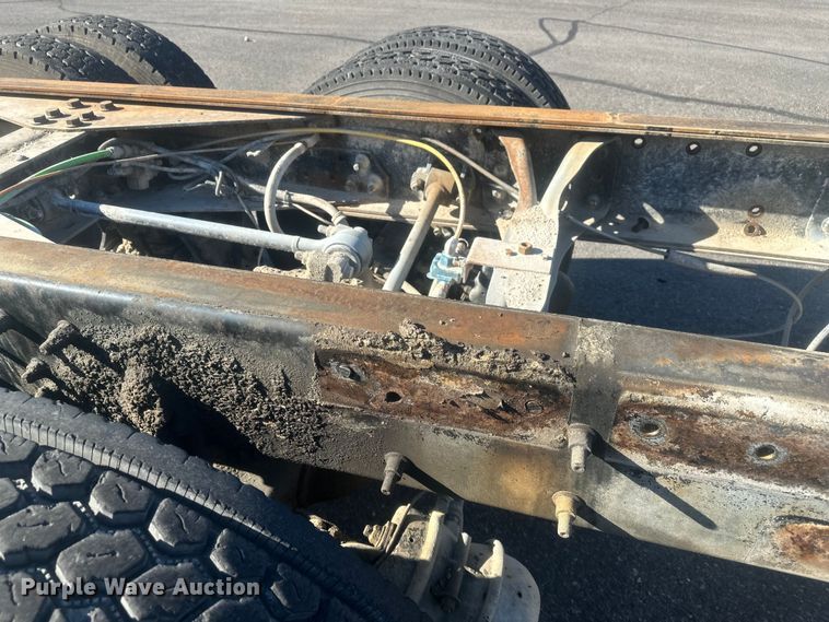 image for item FM7525 2008 International 7600 truck cab and chassis