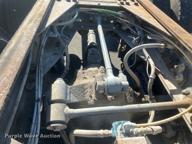 image for item FM7525 2008 International 7600 truck cab and chassis