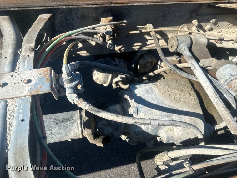 image for item FM7525 2008 International 7600 truck cab and chassis
