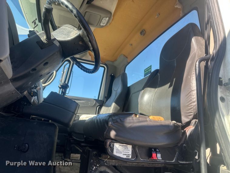 image for item FM7525 2008 International 7600 truck cab and chassis