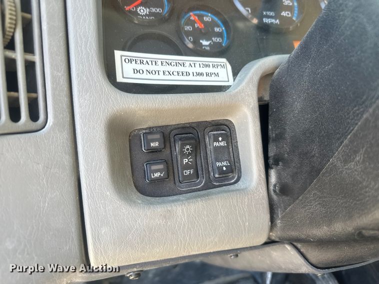 image for item FM7525 2008 International 7600 truck cab and chassis