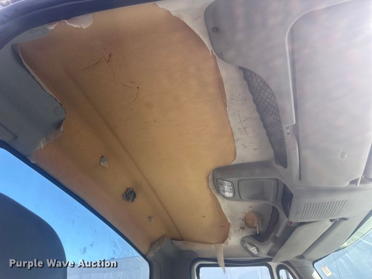 image for item FM7525 2008 International 7600 truck cab and chassis