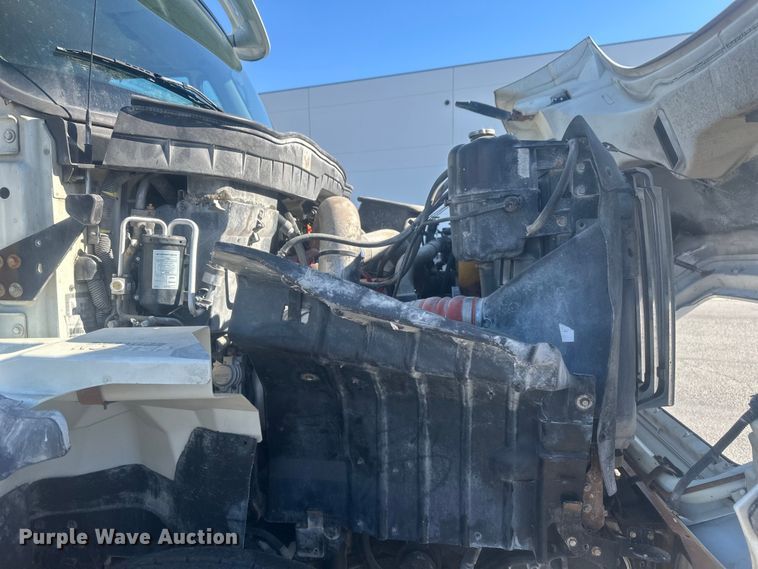 image for item FM7525 2008 International 7600 truck cab and chassis