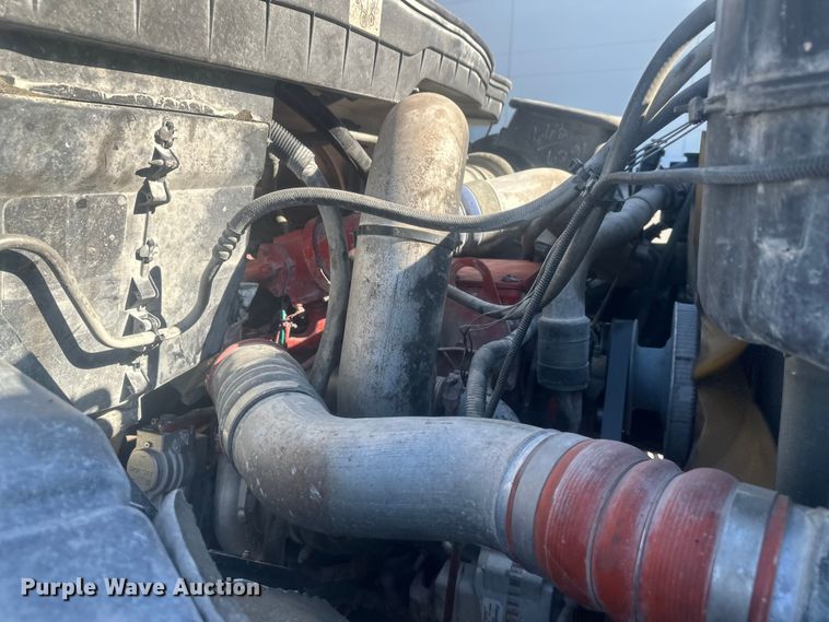 image for item FM7525 2008 International 7600 truck cab and chassis
