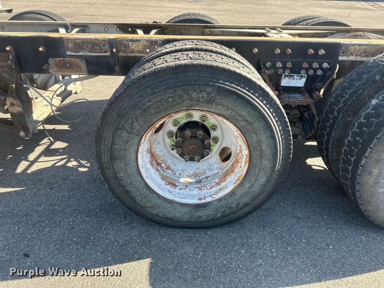 image for item FM7525 2008 International 7600 truck cab and chassis