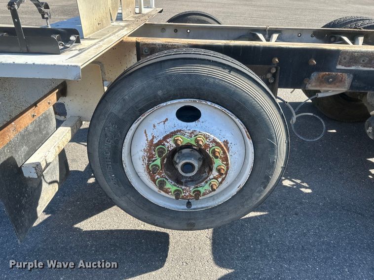 image for item FM7525 2008 International 7600 truck cab and chassis