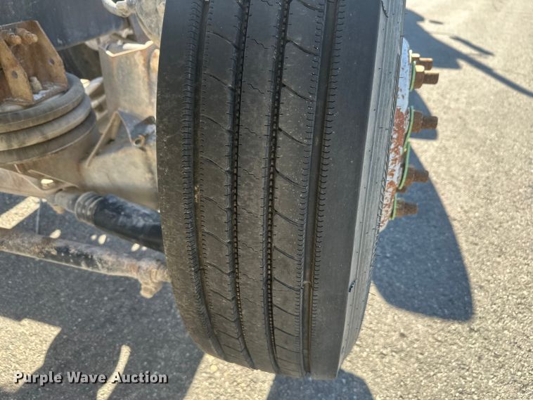 image for item FM7525 2008 International 7600 truck cab and chassis