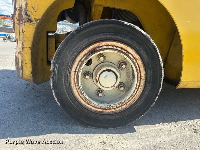 image for item FM7526 1997 Yale GLP100VXNKBE109 forklift