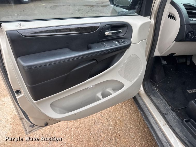 image for item MX9223 2016 Dodge Grand Caravan van