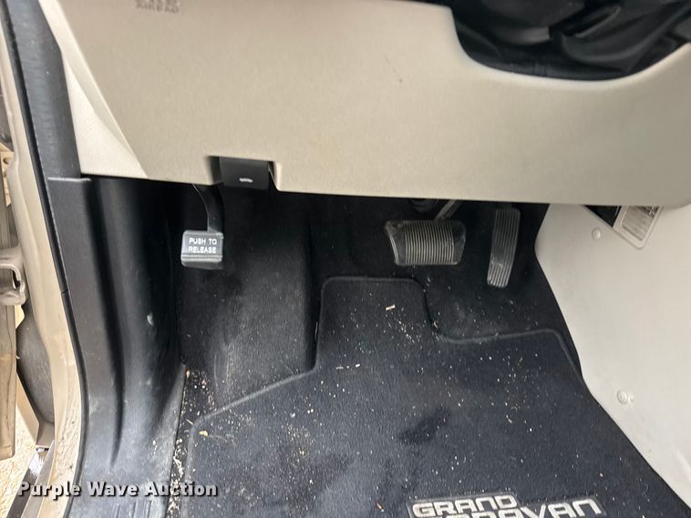 image for item MX9223 2016 Dodge Grand Caravan van