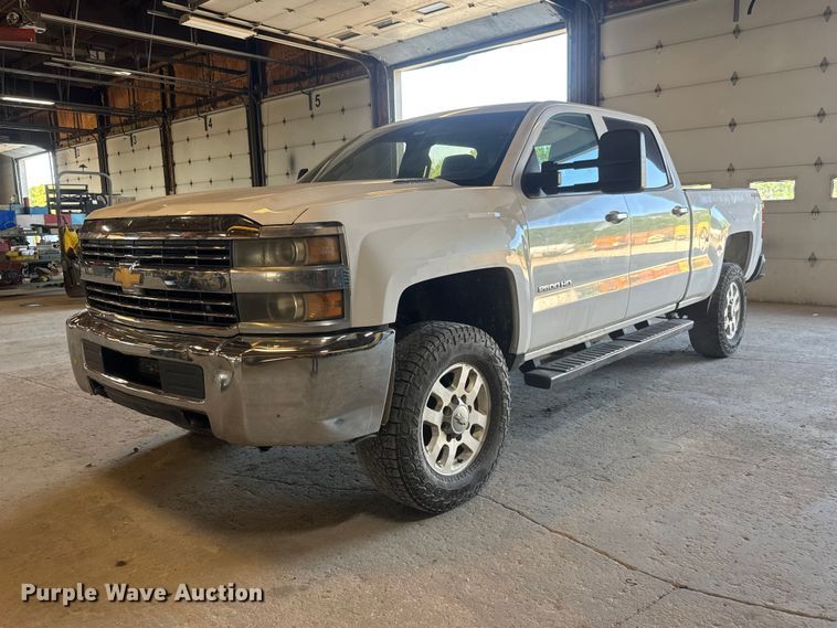 2015 Chevrolet Silverado 2500HD Crew Cab pickup truck