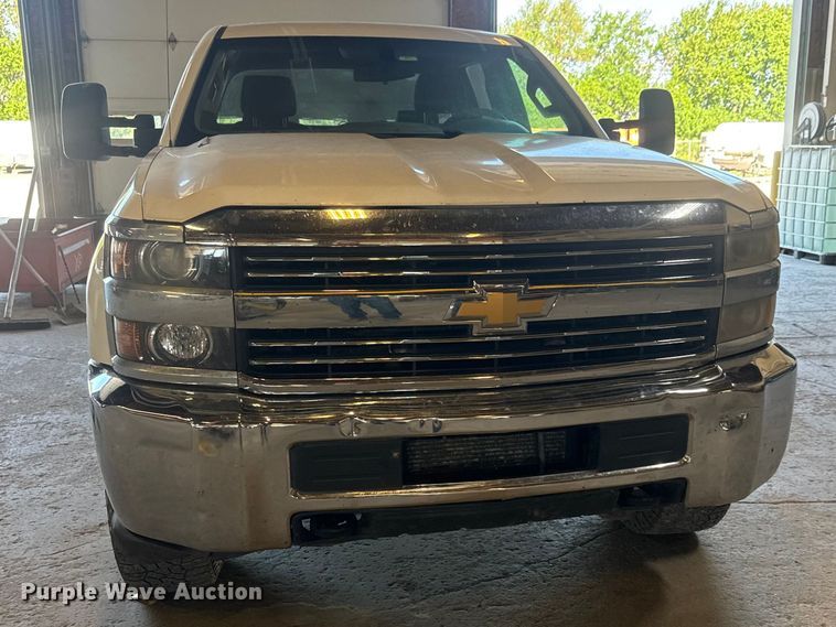 image for item MX9278 2015 Chevrolet Silverado 2500HD Crew Cab pickup truck