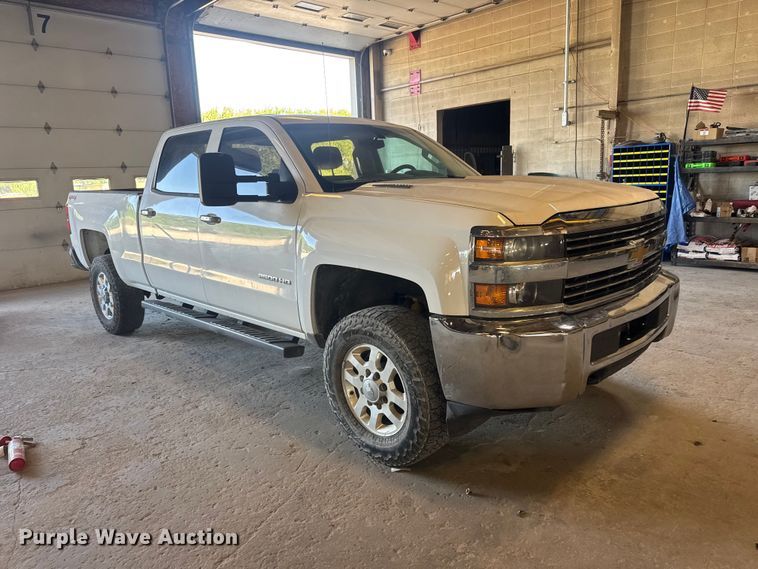 image for item MX9278 2015 Chevrolet Silverado 2500HD Crew Cab pickup truck