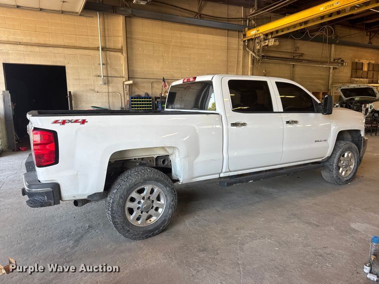image for item MX9278 2015 Chevrolet Silverado 2500HD Crew Cab pickup truck