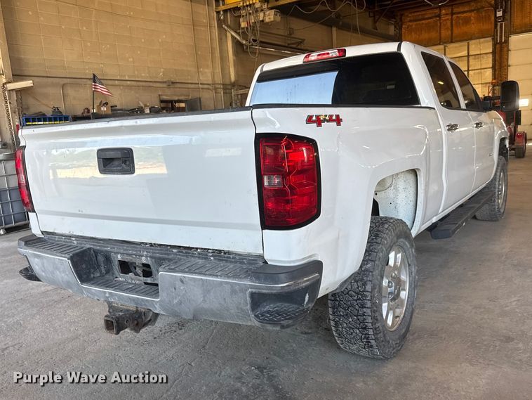 image for item MX9278 2015 Chevrolet Silverado 2500HD Crew Cab pickup truck
