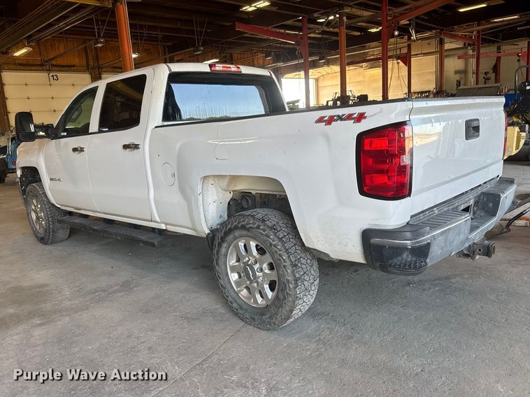 image for item MX9278 2015 Chevrolet Silverado 2500HD Crew Cab pickup truck