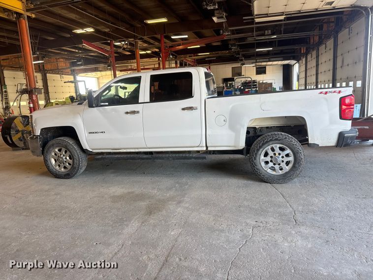 image for item MX9278 2015 Chevrolet Silverado 2500HD Crew Cab pickup truck