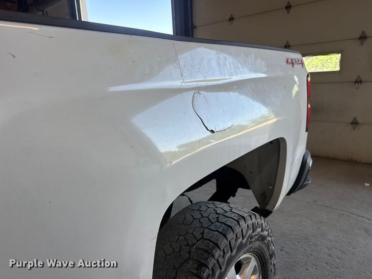 image for item MX9278 2015 Chevrolet Silverado 2500HD Crew Cab pickup truck