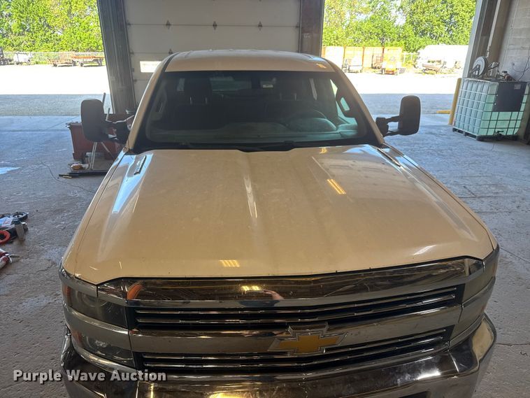 image for item MX9278 2015 Chevrolet Silverado 2500HD Crew Cab pickup truck