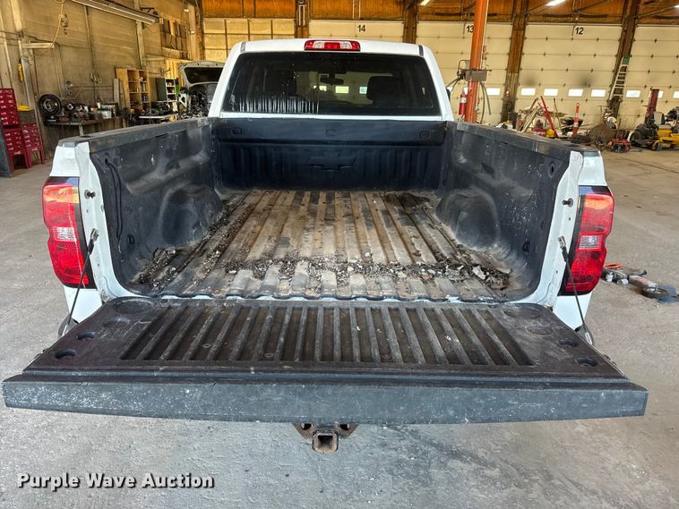 image for item MX9278 2015 Chevrolet Silverado 2500HD Crew Cab pickup truck