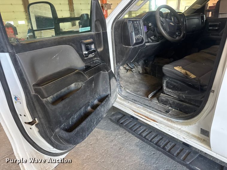 image for item MX9278 2015 Chevrolet Silverado 2500HD Crew Cab pickup truck