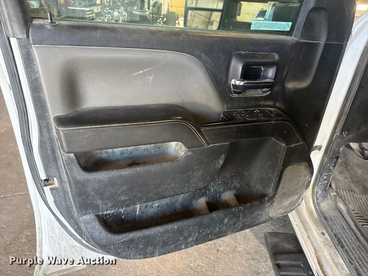 image for item MX9278 2015 Chevrolet Silverado 2500HD Crew Cab pickup truck
