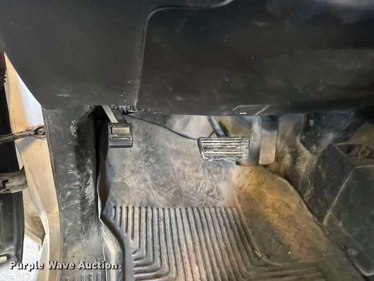 image for item MX9278 2015 Chevrolet Silverado 2500HD Crew Cab pickup truck