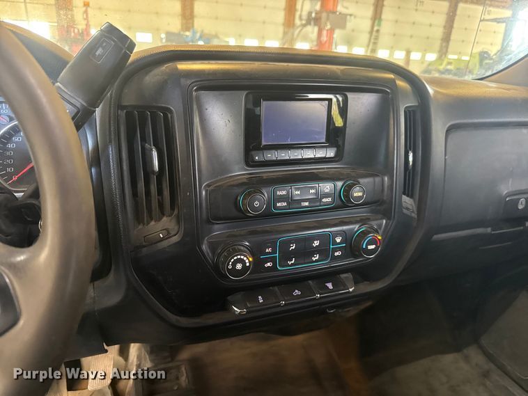 image for item MX9278 2015 Chevrolet Silverado 2500HD Crew Cab pickup truck