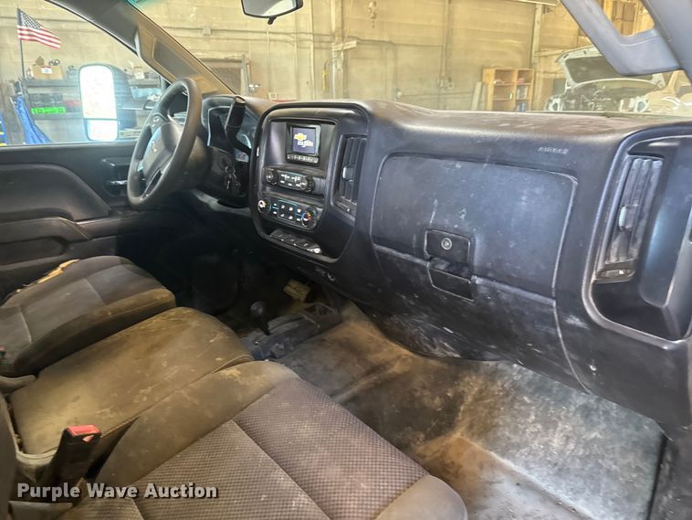 image for item MX9278 2015 Chevrolet Silverado 2500HD Crew Cab pickup truck