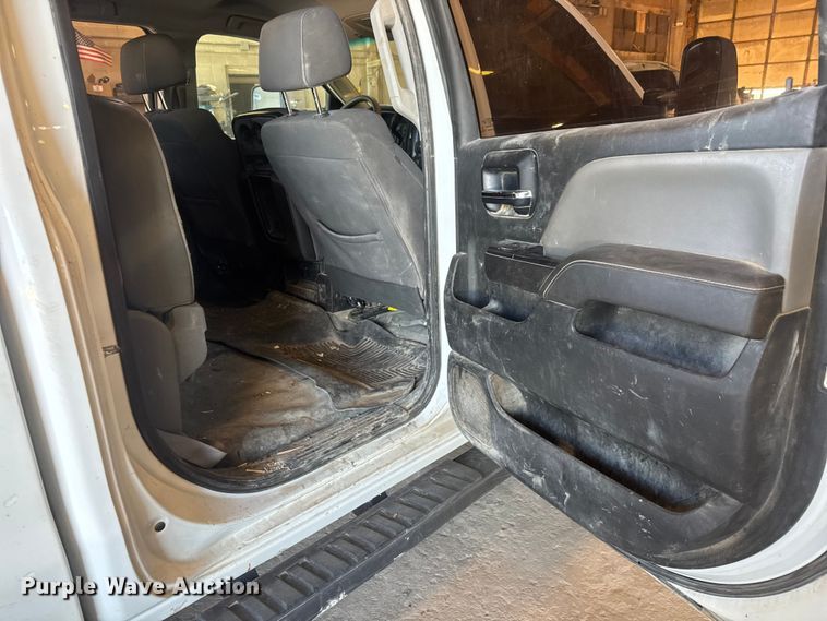 image for item MX9278 2015 Chevrolet Silverado 2500HD Crew Cab pickup truck
