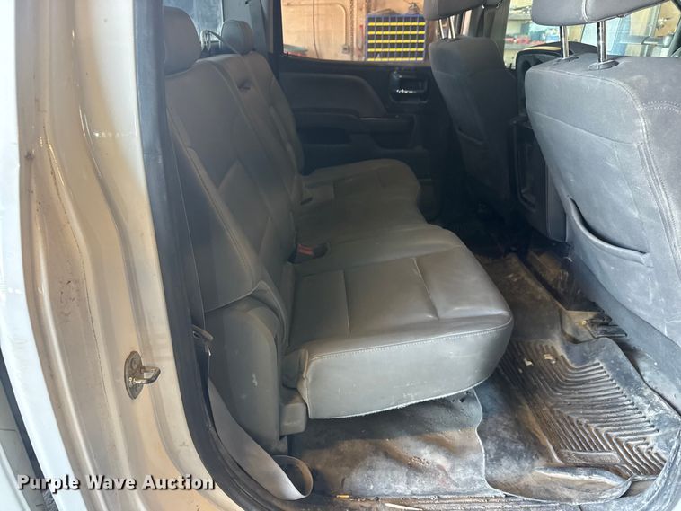 image for item MX9278 2015 Chevrolet Silverado 2500HD Crew Cab pickup truck