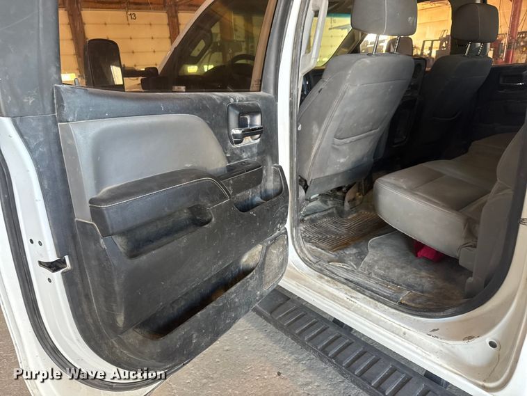 image for item MX9278 2015 Chevrolet Silverado 2500HD Crew Cab pickup truck