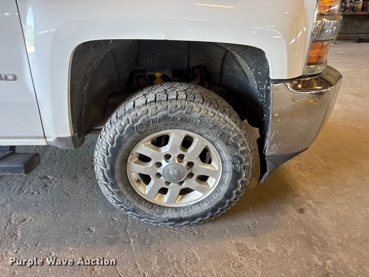 image for item MX9278 2015 Chevrolet Silverado 2500HD Crew Cab pickup truck