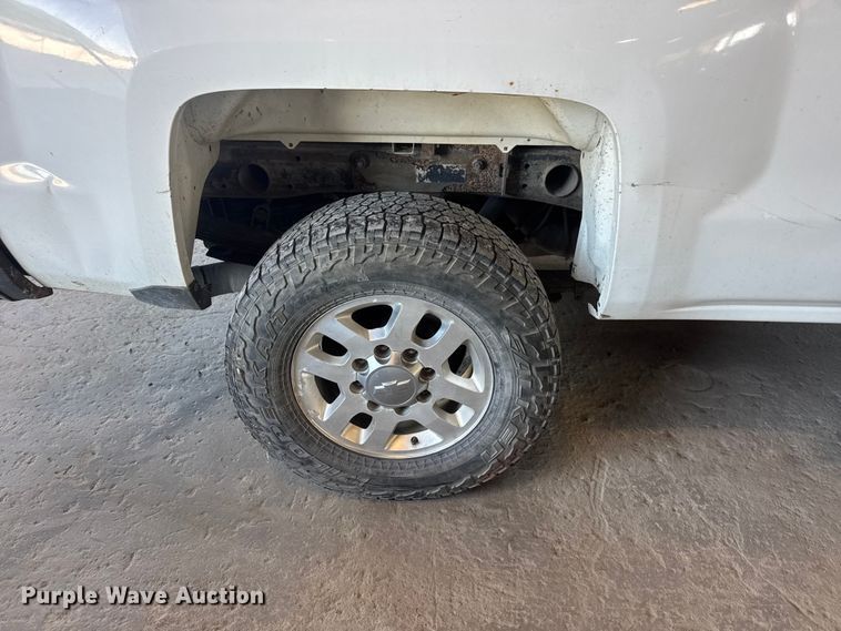 image for item MX9278 2015 Chevrolet Silverado 2500HD Crew Cab pickup truck